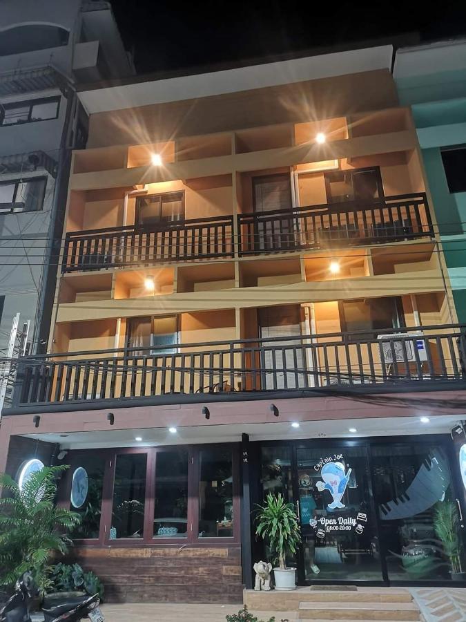 Captain Joe Cafe & Hostel HHQ Exterior foto