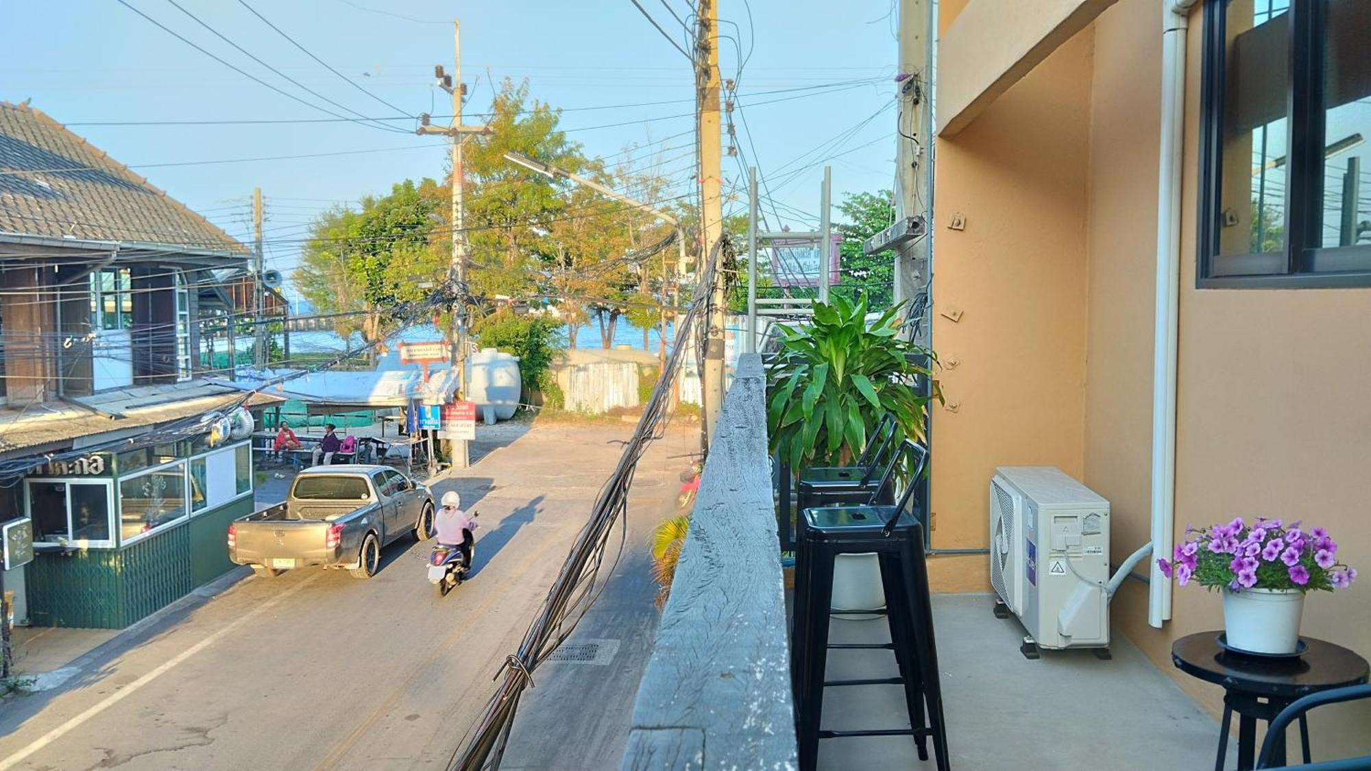 Captain Joe Cafe & Hostel HHQ Exterior foto