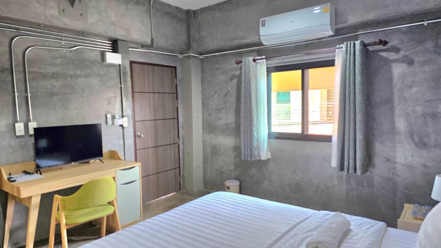 Captain Joe Cafe & Hostel HHQ Exterior foto